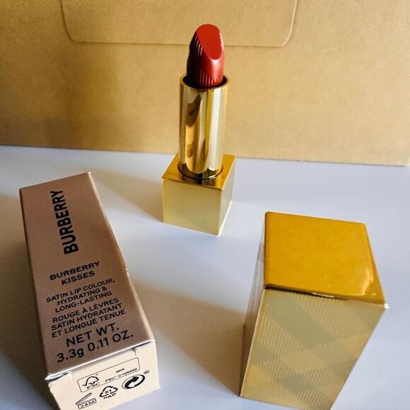 BURBERRY Kisses 93 Russet:
Timeless Elegance
(3.3 g / NET WT. 0.11 OZ) - Picture 8 of 17